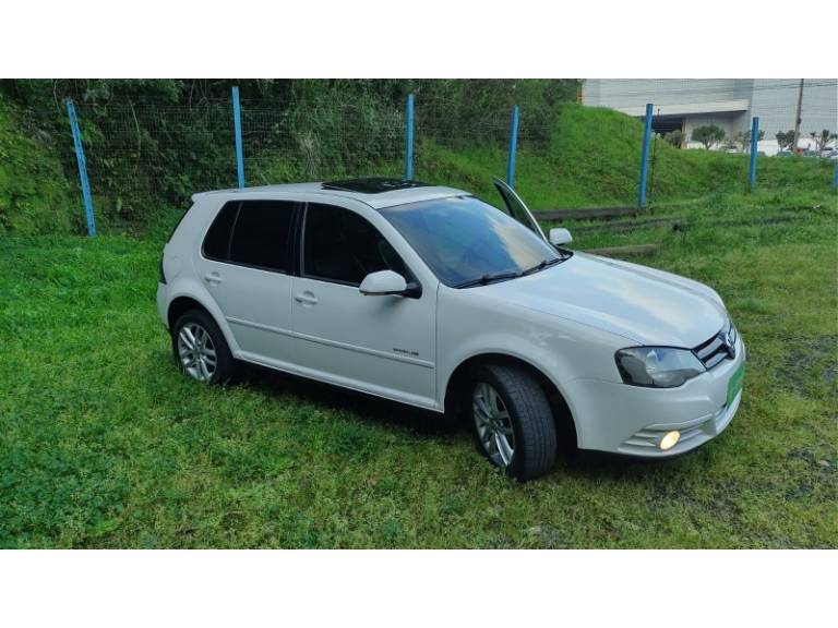 VOLKSWAGEN - GOLF - 2010/2011 - Branca - R$ 48.800,00