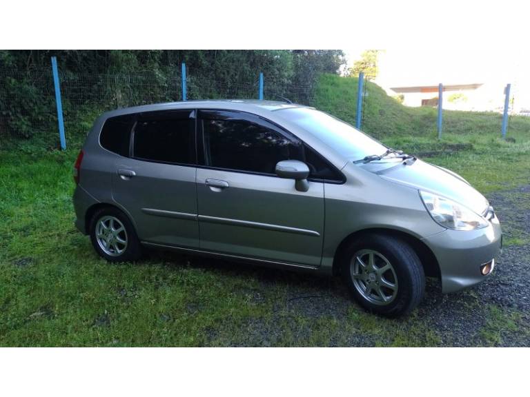 HONDA - FIT - 2007/2008 - Dourada - R$ 38.000,00