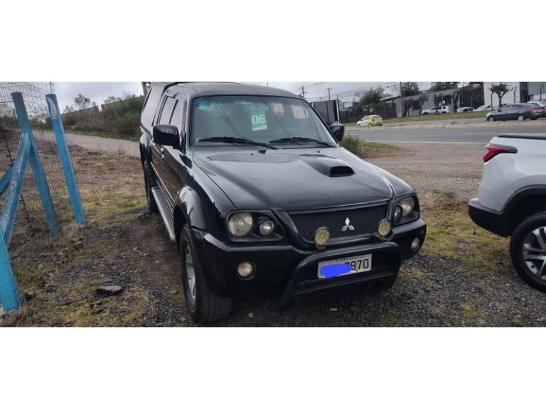 MITSUBISHI - L200 - 2006/2006 - Preta - R$ 55.000,00