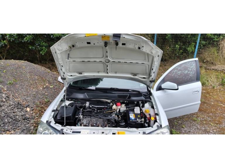 CHEVROLET - ASTRA - 2010/2011 - Branca - R$ 39.900,00