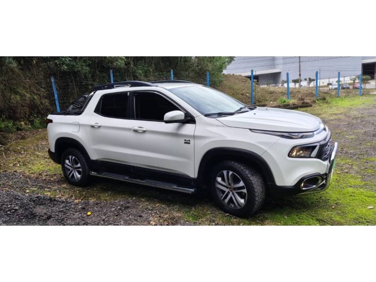 FIAT - TORO - 2018/2019 - Branca - R$ 107.000,00