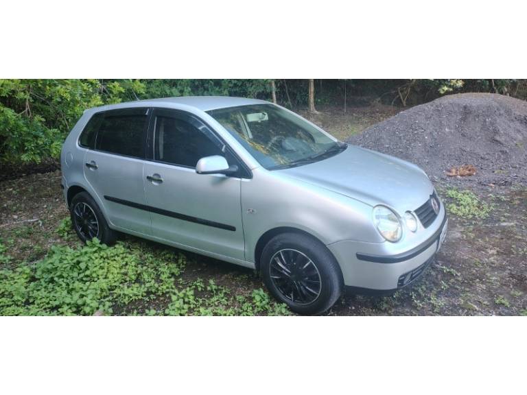 VOLKSWAGEN - POLO - 2002/2003 - Prata - R$ 23.800,00