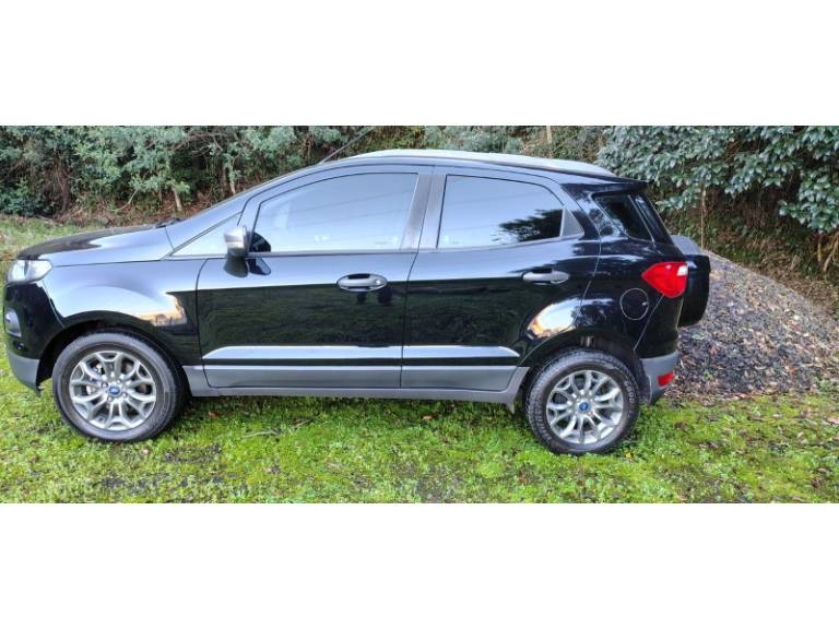 FORD - ECOSPORT - 2013/2014 - Preta - R$ 55.800,00
