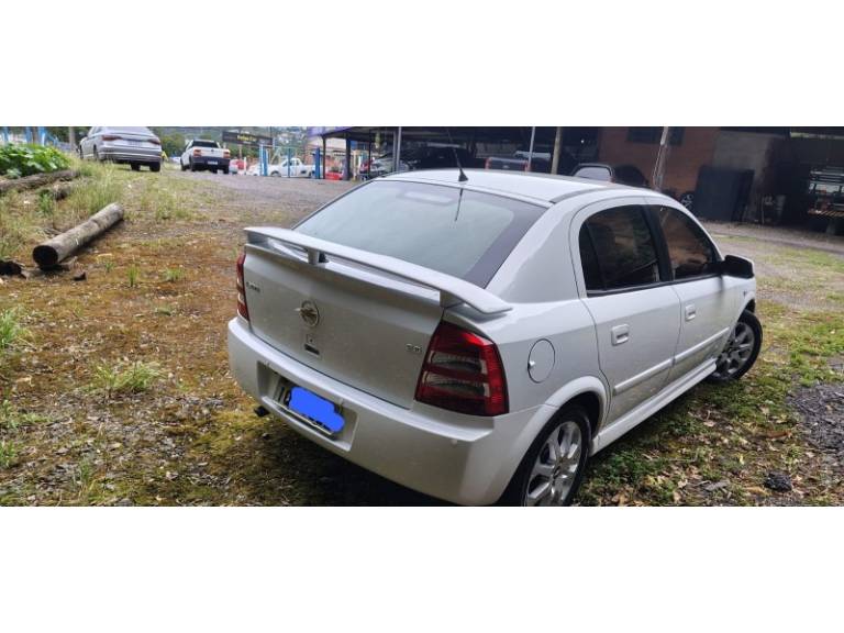CHEVROLET - ASTRA - 2010/2011 - Branca - R$ 39.900,00