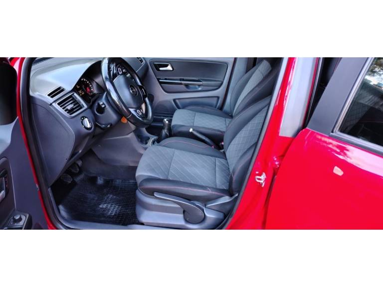 VOLKSWAGEN - FOX - 2017/2018 - Vermelha - R$ 65.000,00