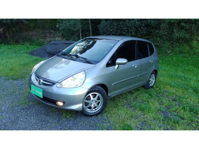 HONDA - FIT - 2007/2008 - Dourada - R$ 38.000,00