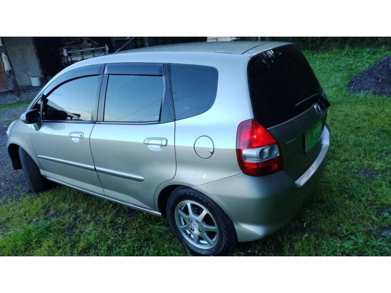 HONDA - FIT - 2007/2008 - Dourada - R$ 38.000,00