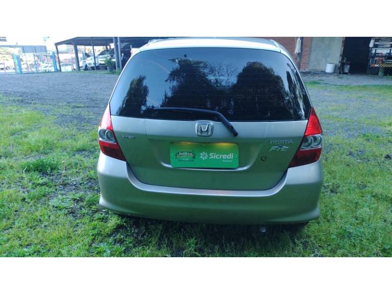 HONDA - FIT - 2007/2008 - Dourada - R$ 38.000,00