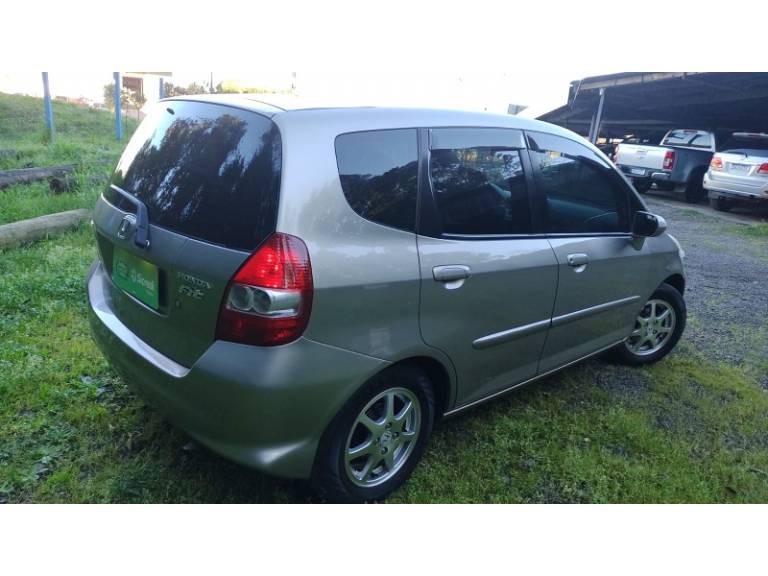 HONDA - FIT - 2007/2008 - Dourada - R$ 38.000,00