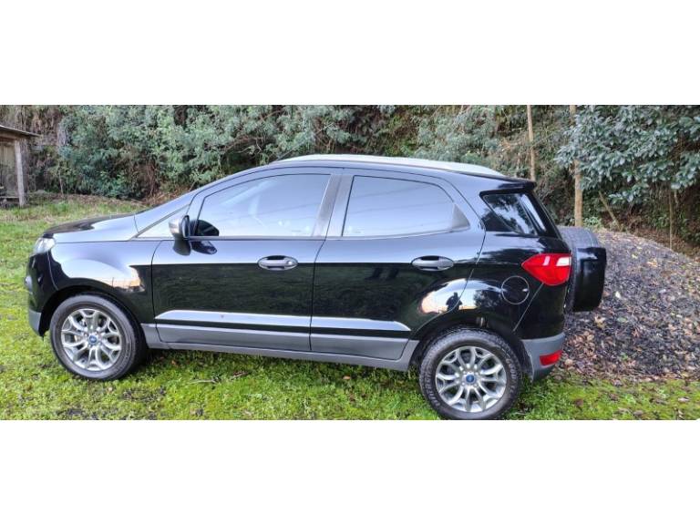FORD - ECOSPORT - 2013/2014 - Preta - R$ 55.800,00