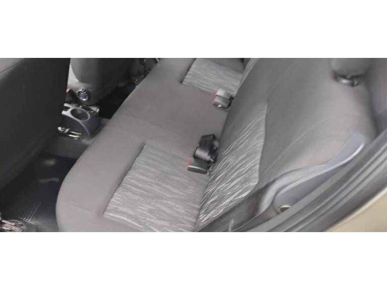 RENAULT - SANDERO - 2013/2013 - Bege - R$ 31.000,00